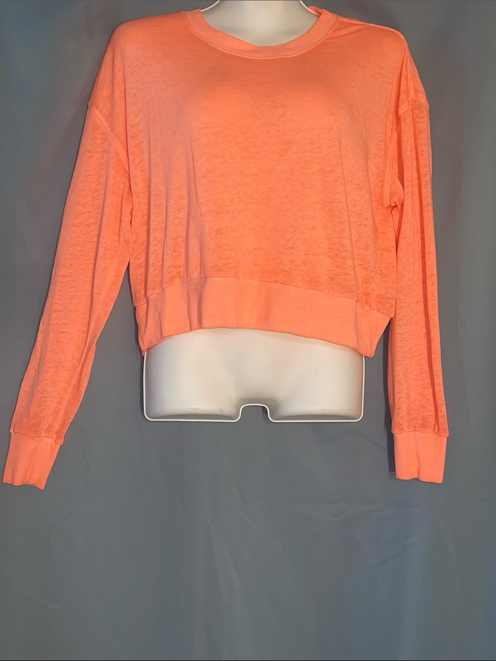 No Boundaries Neon Pink Cropped Pullover Sweatshirt